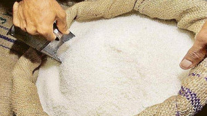 শুল্ক কমানোর খবরে  কমছে চিনির দর