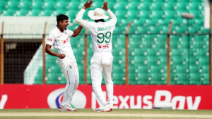 লাঞ্চের পর নাহিদের উইকেট