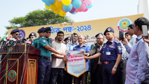 আবার ট্রাফিক নিয়ন্ত্রণে শিক্ষার্থীরা, এবার পাবেন সম্মানীও