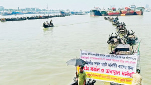 কর্ণফুলীতে সাম্পান মাঝিদের বৈঠা বর্জন