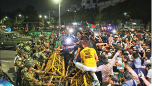 রাষ্ট্রপতিকে সরাতে ছাত্ররা সরব, পর্যবেক্ষণে সরকার