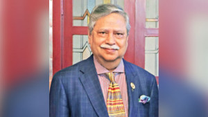 শিক্ষার্থীদের দাবির মুখেও টিকে গেলেন রাষ্ট্রপতি!