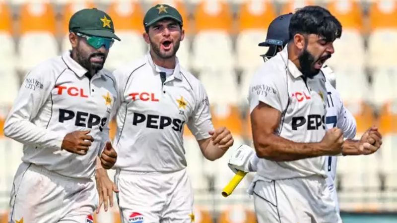 টানা ব্যর্থতায় পাকিস্তান দলে জায়গা হারালেন বাবর টানা ব্যর্থতায় পাকিস্তান দলে জায়গা হারালেন বাবর