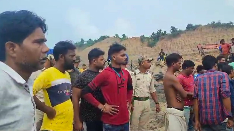 পশ্চিমবঙ্গে কয়লার খনিতে বিস্ফোরণ, নিহত ৭ পশ্চিমবঙ্গে কয়লার খনিতে বিস্ফোরণ, নিহত ৭