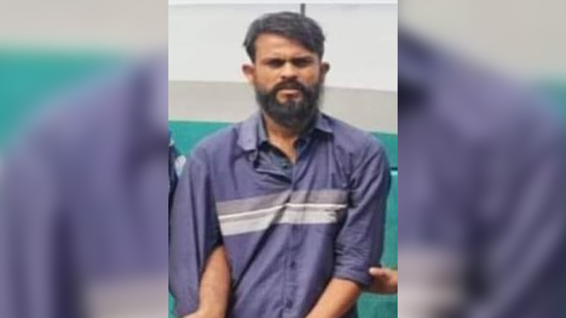প্রতিমা ভাঙচুরের ঘটনায় যুবলীগ কর্মী গ্রেপ্তার প্রতিমা ভাঙচুরের ঘটনায় যুবলীগ কর্মী গ্রেপ্তার