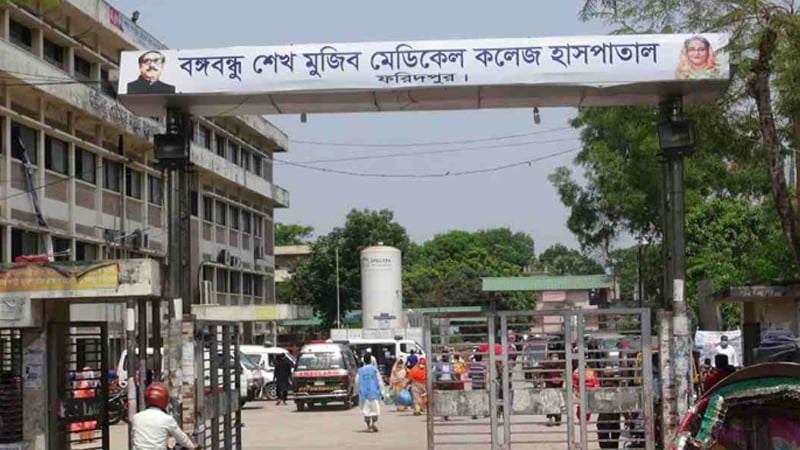 ‘অতিরিক্ত মদপানে’ প্রাণ গেল স্কুলছাত্রীর ‘অতিরিক্ত মদপানে’ প্রাণ গেল স্কুলছাত্রীর
