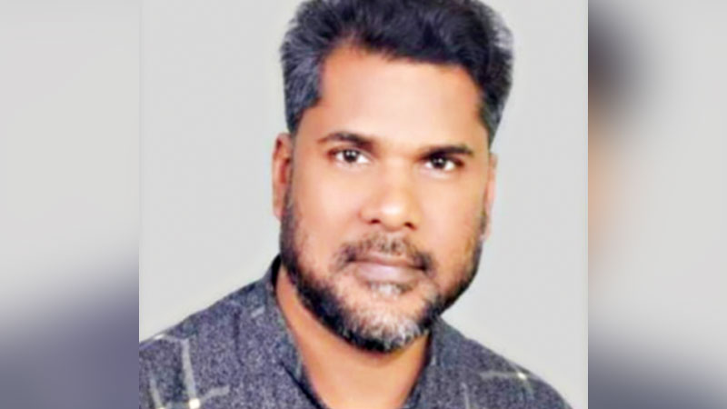 চেয়ারম্যানের পেটে গরিবের চাল চেয়ারম্যানের পেটে গরিবের চাল