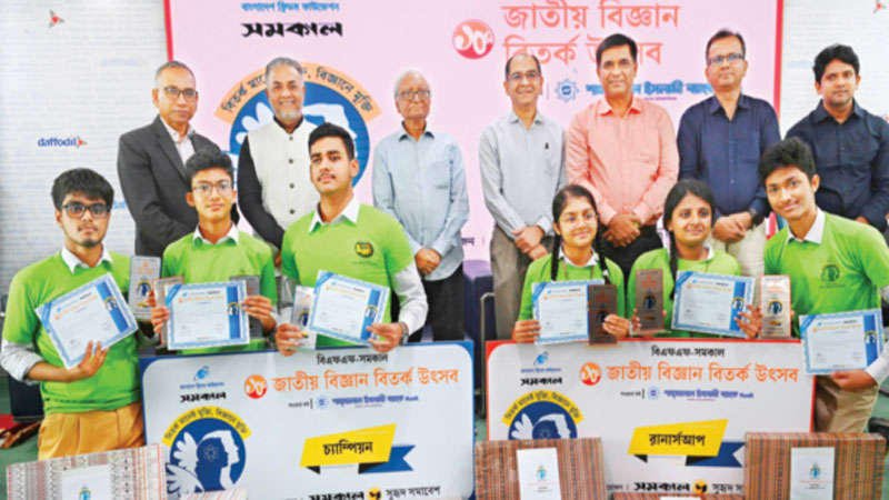 আমরা গণতন্ত্র পাই না, তাই বিজ্ঞান চর্চা হয় না আমরা গণতন্ত্র পাই না, তাই বিজ্ঞান চর্চা হয় না