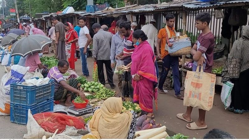 ছয় কিমি ব্যবধানে দাম দ্বিগুণ ছয় কিমি ব্যবধানে দাম দ্বিগুণ