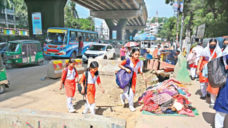 দামপাড়ার ‘অপরিকল্পিত’ র্যাম্প ১৫০০০ শিক্ষার্থীর গলার কাঁটা দামপাড়ার ‘অপরিকল্পিত’ র্যাম্প ১৫০০০ শিক্ষার্থীর গলার কাঁটা