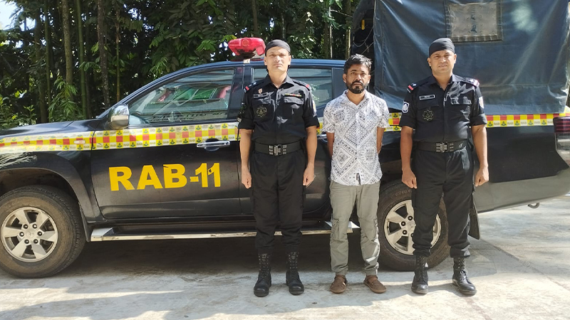 নোয়াখালীর শীর্ষ সন্ত্রাসী খালাসি সুমন গ্রেপ্তার নোয়াখালীর শীর্ষ সন্ত্রাসী খালাসি সুমন গ্রেপ্তার