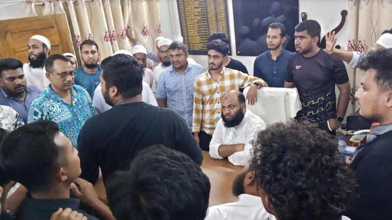 ফরিদপুরে ইসলামিক ফাউন্ডেশনের কার্যালয় ঘেরাও ফরিদপুরে ইসলামিক ফাউন্ডেশনের কার্যালয় ঘেরাও