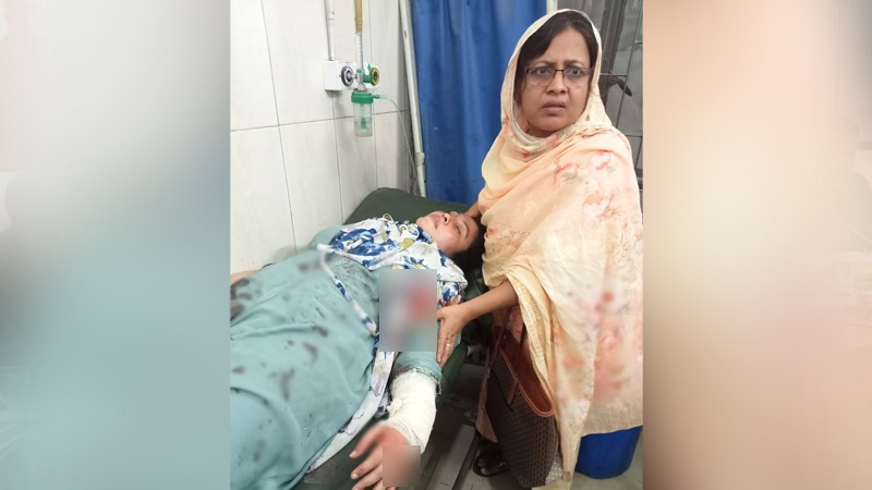২ কর্মকর্তা-আনসার সদস্যদের গুলি করে ও কুপিয়ে সোনালী ব্যাংকের টাকা লুট ২ কর্মকর্তা-আনসার সদস্যদের গুলি করে ও কুপিয়ে সোনালী ব্যাংকের টাকা লুট