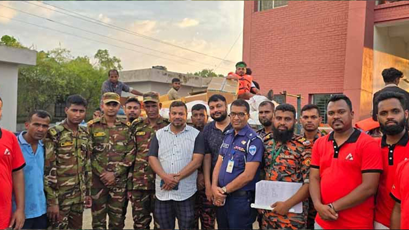 বন্যার্তদের মাঝে ত্রাণ বিতরণ আমান গ্রুপের বন্যার্তদের মাঝে ত্রাণ বিতরণ আমান গ্রুপের