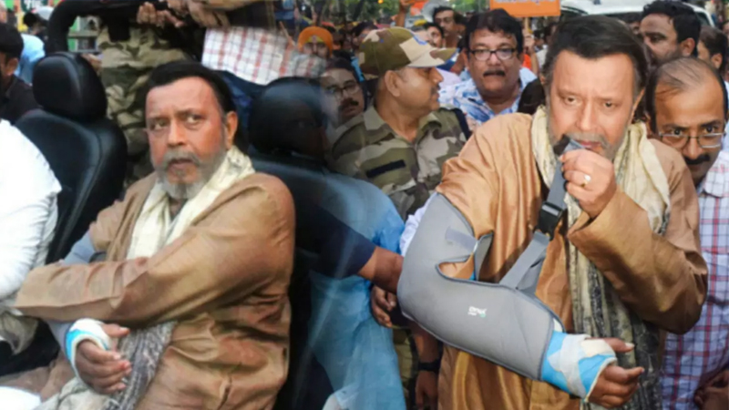 ভাঙা হাত নিয়েই প্রতিবাদে নামলেন মিঠুন ভাঙা হাত নিয়েই প্রতিবাদে নামলেন মিঠুন