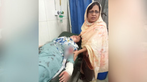 ২ কর্মকর্তা-আনসার সদস্যদের গুলি করে ও কুপিয়ে সোনালী ব্যাংকের টাকা লুট