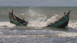 মেঘনায় মাছ ধরা ৫ ট্রলার ও ২ নৌকাডুবি, নিখোঁজ শতাধিক জেলে