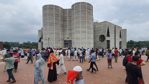সংসদ ভবনে ভাঙচুর-লুটপাট, খোয়া গেছে ৯০ লাখ টাকা