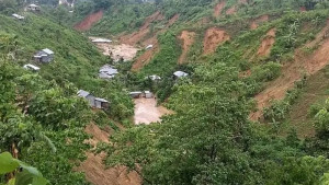 কক্সবাজারে পাহাড়ধসে দুই মেয়েসহ মায়ের মৃত্যু