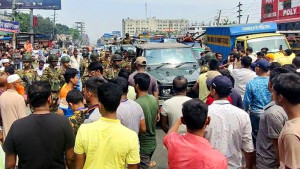 বেতন বৃদ্ধিসহ নানা দাবিতে ফের উত্তাল আশুলিয়া, বন্ধ ৫১ কারখানা