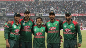পাঁচ তারকার বাকি রইল কে