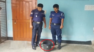 মেহেরপুরে বোমা চিরকুট ও কাফনের কাপড় উদ্ধার