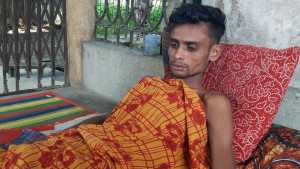 ২৫ হাজারে শিশুকে বিক্রি করে গুলিবিদ্ধ স্বামীর চিকিৎসা করাচ্ছেন রোকেয়া