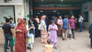 জরুরি বিভাগে রোগীর চাপ, স্বজনদের ক্ষোভ 