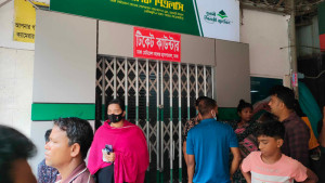 ঢামেকে চিকিৎসকদের কর্মবিরতি, জরুরি বিভাগ বন্ধ