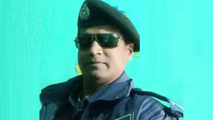 পাবনায় নারীর সঙ্গে আপত্তিকর অবস্থায় আটক সেই এসআই ক্লোজড