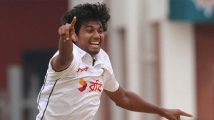 ভারতকে চারশ’র আগে থামাতে চান হাসান