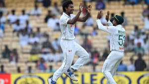 জয়সোয়াল-রাহুলের বিদায়, ৬ উইকেট হারাল ভারত