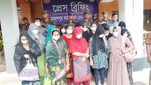 ঝিনাইদহে ভারতে পাচারকালে তিন রোহিঙ্গা নারীসহ ১৭ জন আটক