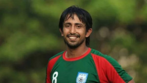 মধ্যরাতে সাবেক ফুটবল অধিনায়কের বাড়িতে হামলা