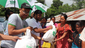 বন্যার্তদের পাশে মীর সিমেন্ট