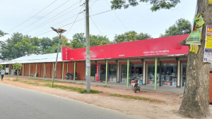 শ্রেণিকক্ষ ভেঙে দোকান
