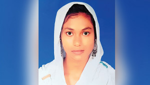 রিকশাচালক বাবা ও গৃহকর্মী মায়ের কান্না যেন শেষ হচ্ছে না