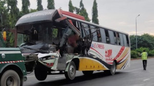 বঙ্গবন্ধু সেতুতে ট্রাকের পেছনে বাসের ধাক্কা, বাবা-ছেলেসহ নিহত ৩