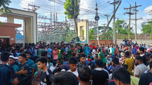 নবীগঞ্জে বিদ্যুৎ অফিস ঘেরাও
