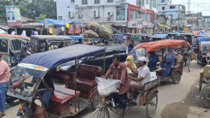 ধারণক্ষমতার চার গুণ যানবাহন, ভোগান্তি