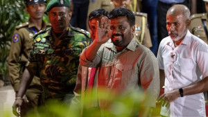 শ্রীলঙ্কার প্রথম বামপন্থি প্রেসিডেন্ট হিসেবে শপথ নিলেন অনূঢ়া