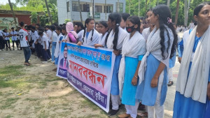ভেড়ামারা ইউএনও’র বদলি আদেশ প্রত্যাহার দাবিতে মানববন্ধন 