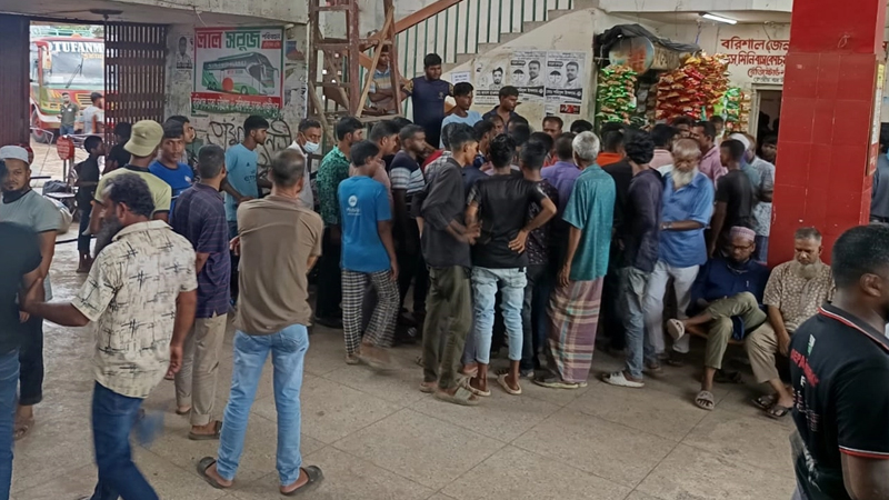 বরিশালে বাস চলাচল বন্ধ বরিশালে বাস চলাচল বন্ধ
