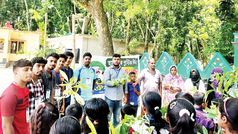 টিফিনের টাকায় মানবিক কাজ টিফিনের টাকায় মানবিক কাজ