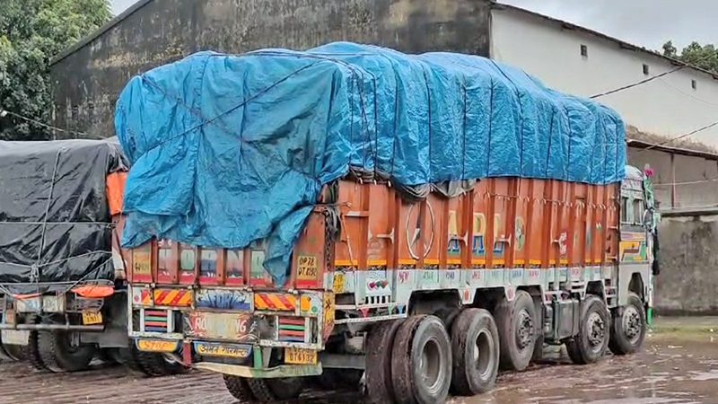 ভারত থেকে এলো আলু, দাম কমতে পারে ৫ টাকা ভারত থেকে এলো আলু, দাম কমতে পারে ৫ টাকা