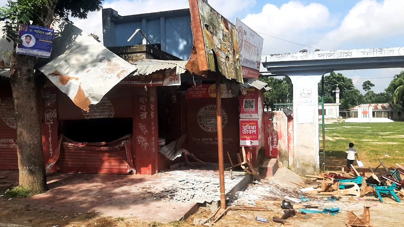কমিটির দ্বন্দ্বে গুলিবর্ষণ ভাঙচুর লুটপাট কমিটির দ্বন্দ্বে গুলিবর্ষণ ভাঙচুর লুটপাট
