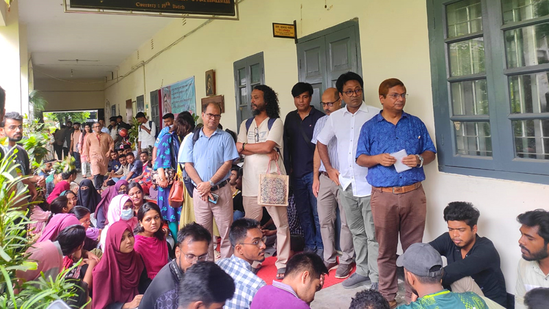 চার দফা দাবিতে রাবি সাংবাদিকতা বিভাগে তালা দিলেন শিক্ষার্থীরা চার দফা দাবিতে রাবি সাংবাদিকতা বিভাগে তালা দিলেন শিক্ষার্থীরা