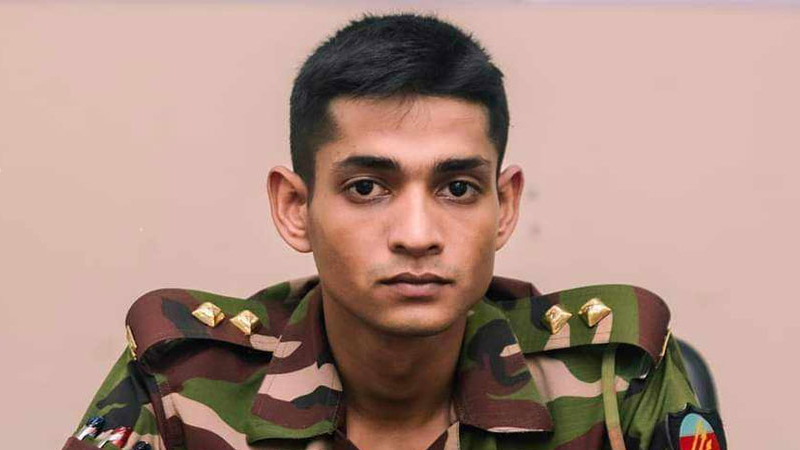 কক্সবাজারে ডাকাতের ছুরিকাঘাতে সেনা কর্মকর্তা নিহত কক্সবাজারে ডাকাতের ছুরিকাঘাতে সেনা কর্মকর্তা নিহত
