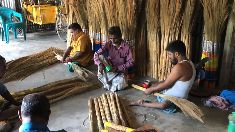 প্রতিবন্ধকতা পেরিয়ে... প্রতিবন্ধকতা পেরিয়ে...