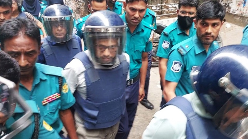 ৫ আগস্ট রাত আড়াইটা পর্যন্ত সংসদ ভবনে ‘লুকিয়ে’ থাকার কথা জানালেন পলক ৫ আগস্ট রাত আড়াইটা পর্যন্ত সংসদ ভবনে ‘লুকিয়ে’ থাকার কথা জানালেন পলক